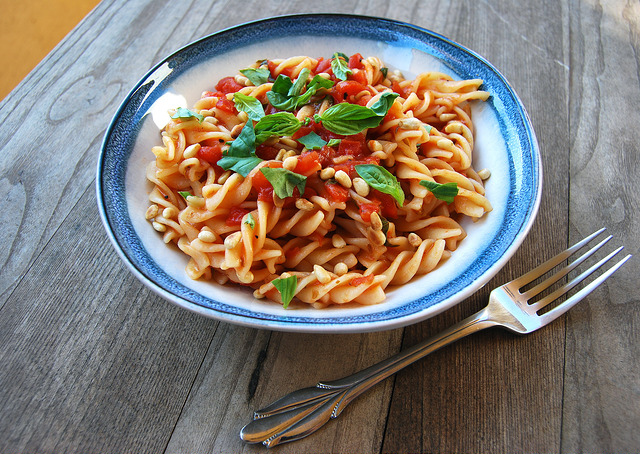 Student Suppers: The Perfect Tomato Pasta Sauce | Rachel Phipps